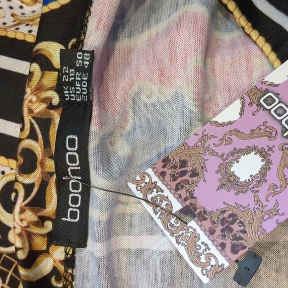 Boohoo Plus Baroque Print Oversized Red Blue Gold Short Sleeve Tee size 18 - Picture 3 of 5